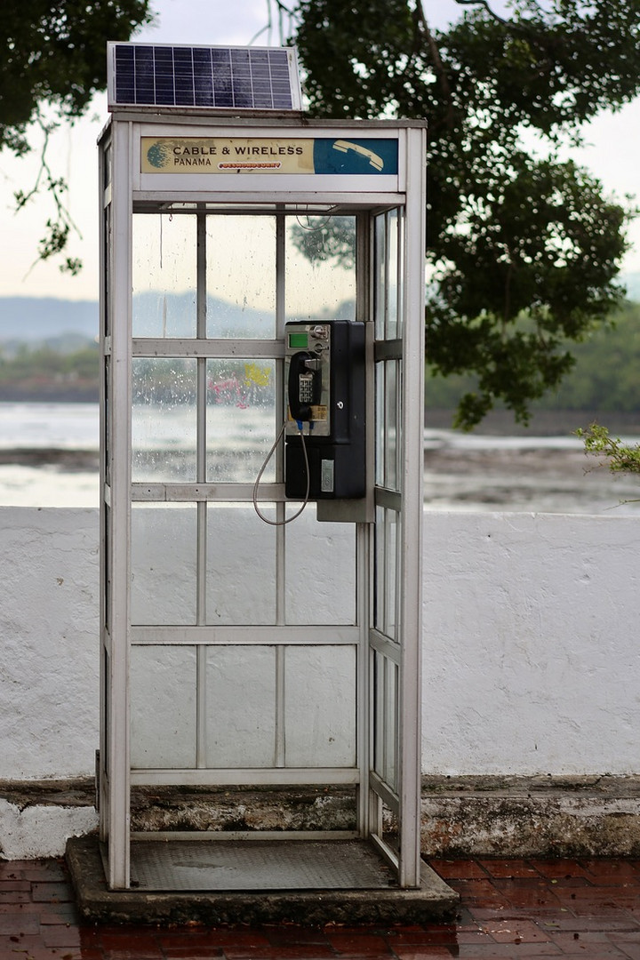 es gibt sie noch: die Telefonzelle in Panama