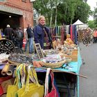 Es gibt vieles zu kaufen auf dem Faehrmarkt in Osten !