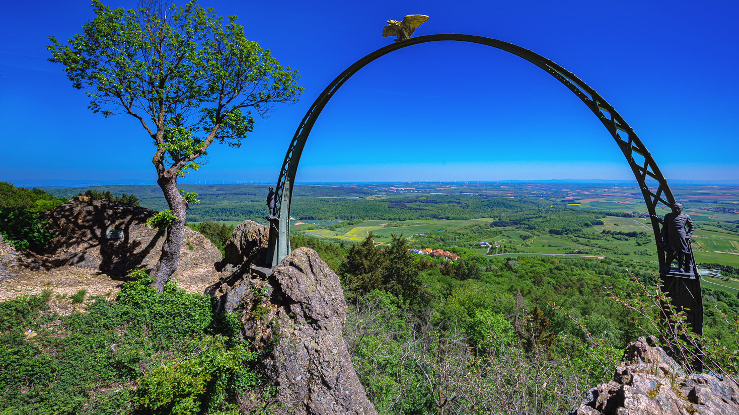 es grünt und blüht am Donnersberg