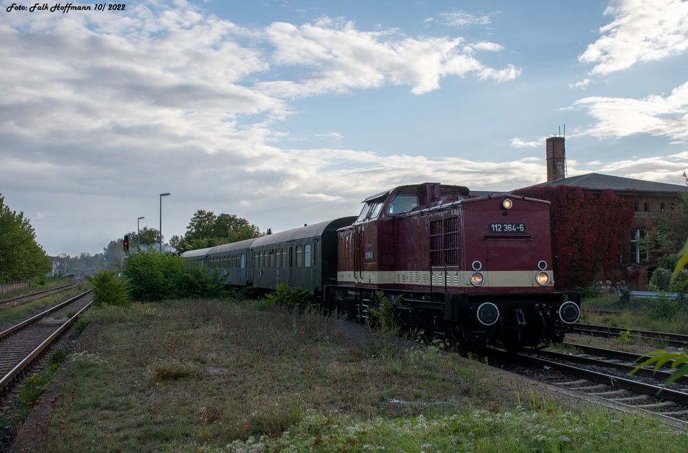 Es hat Einfahrt der Personenzug aus Klostermansfeld