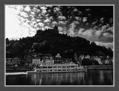 ..es ist Abend unter der Burg