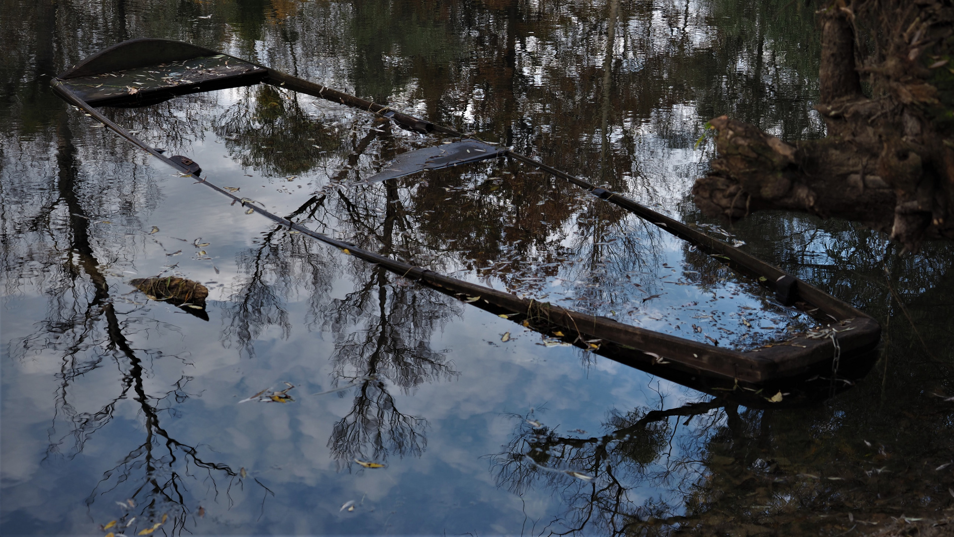 ...es ist November_Spiegelboot