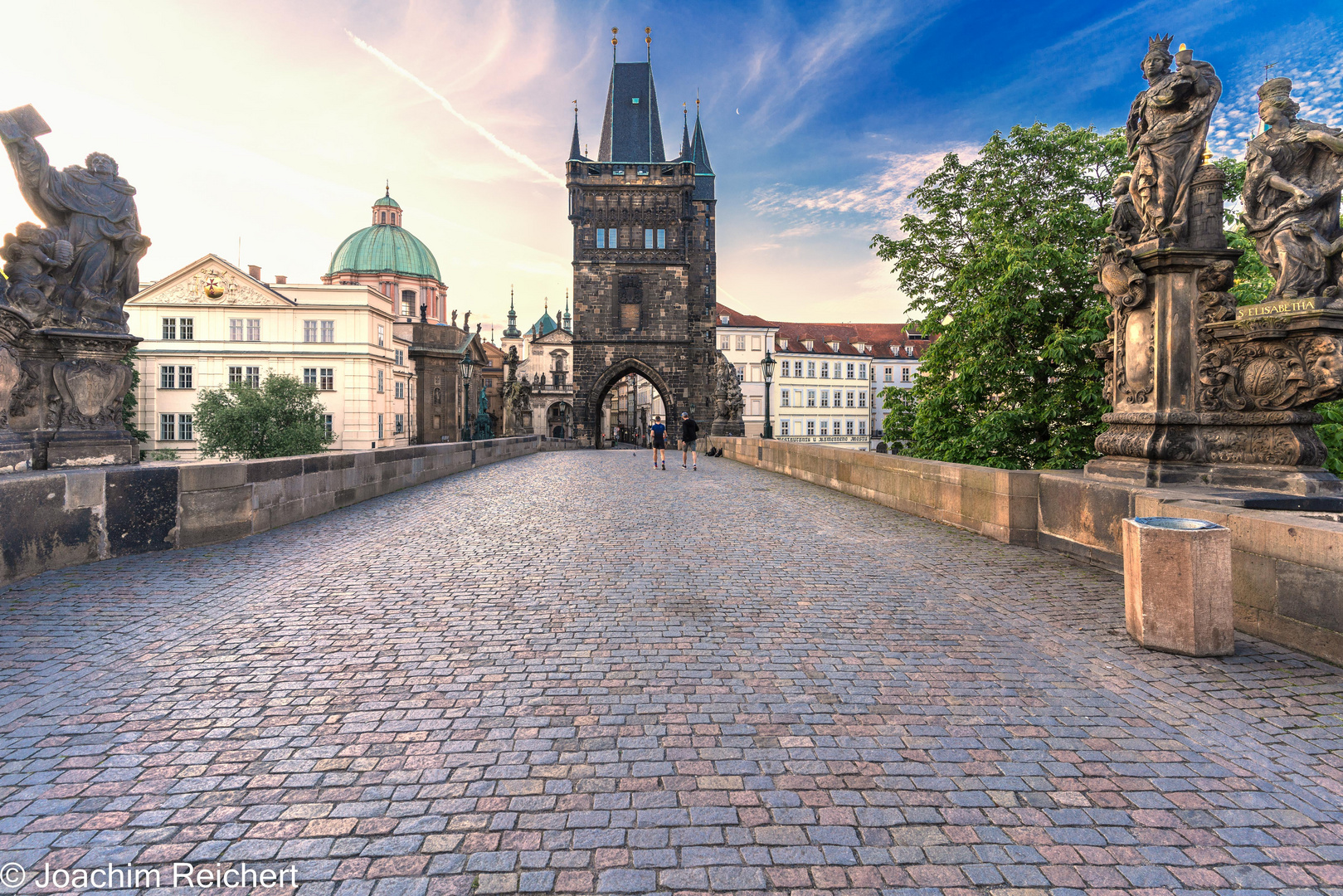 Es ist sehr selten, dass die Karlsbrücke in Prag so leer ist