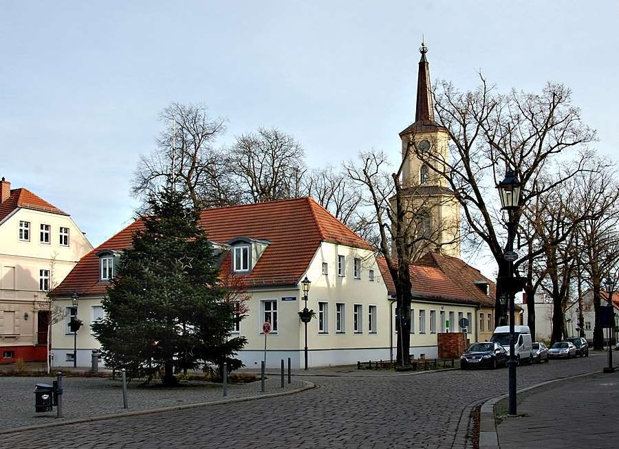 Es ist Sonntag, da muß Kirche -