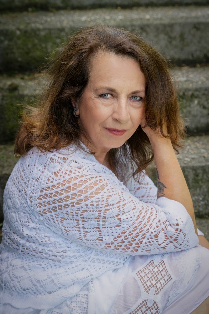 Es ist viel leichter, Menschen auf den Arm als in den Arm zu nehmen Foto & Bild outdoor