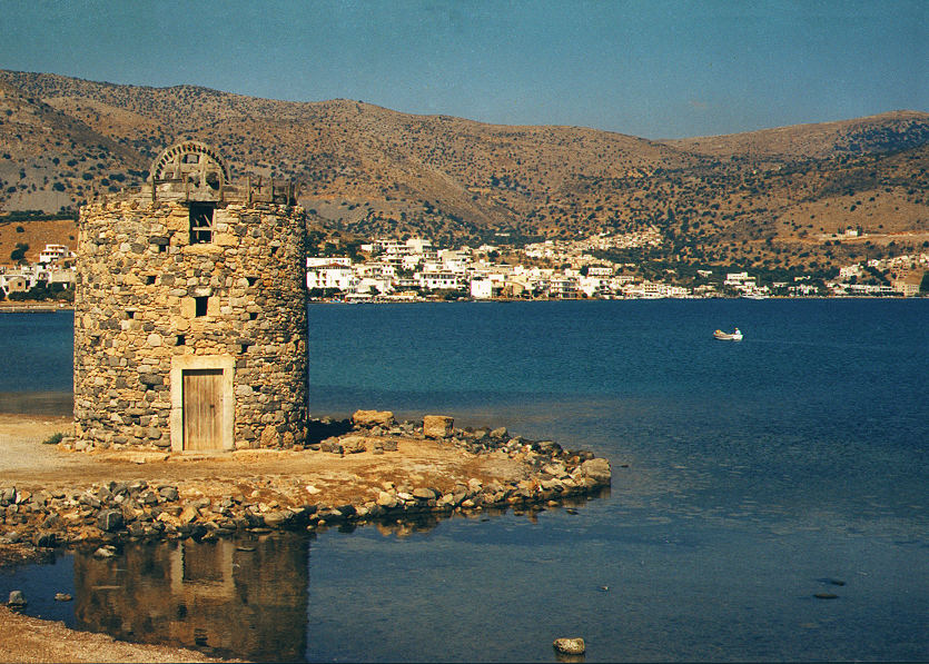 es nagte der Zahn der Zeit an dieser Mühle bei Elounda