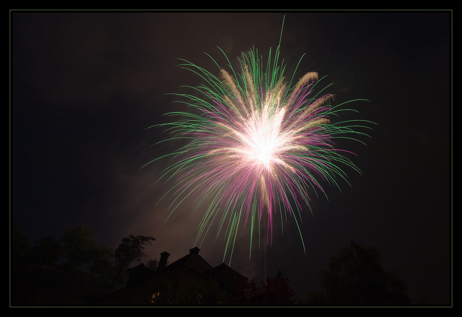 Es regnet Feuerwerk über Baden