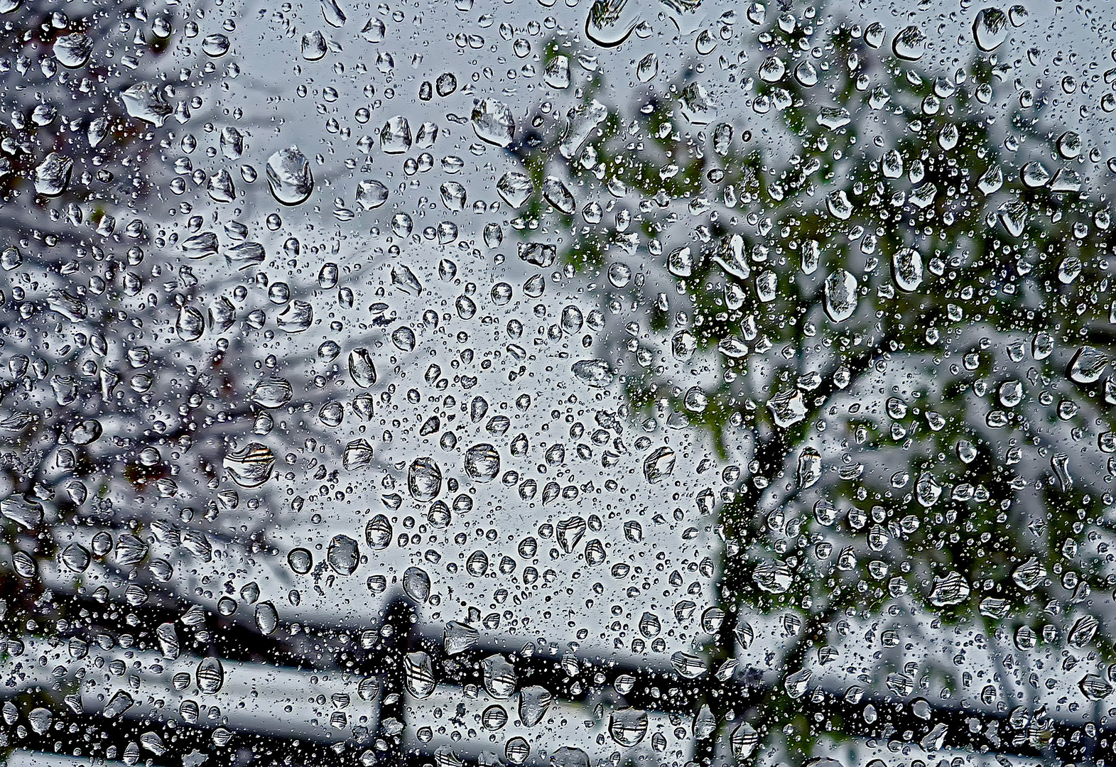 Es regnet und stürmt... - Pluie et tempête!