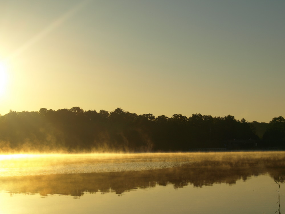 es scheint, das Wasser brennt - Sonnenaufgang heute um 6.00 Uhr