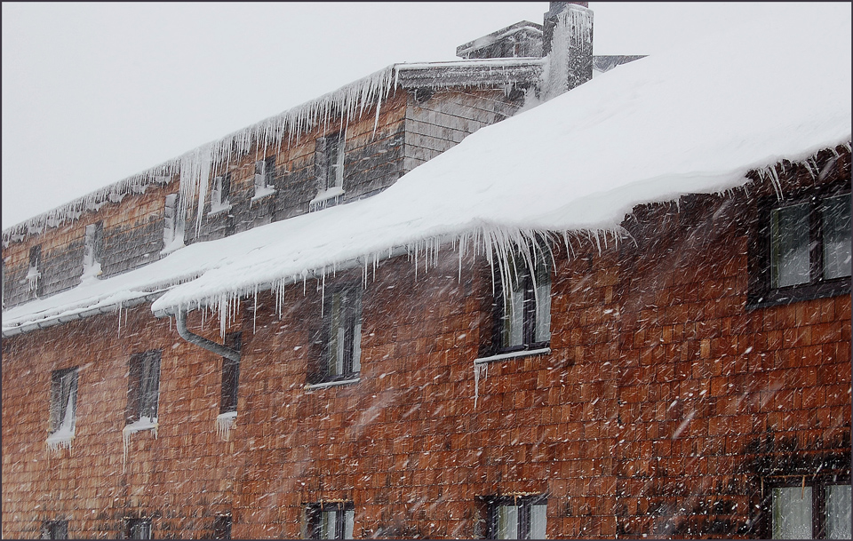 Es schneit und stürmt weiter