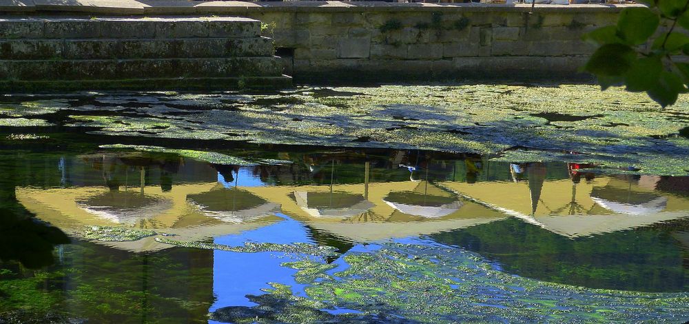 ...es spiegelt sich im Blautopf