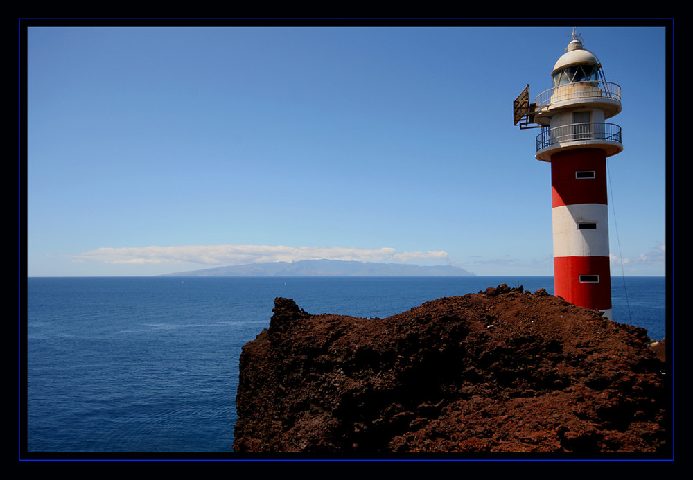 Es steht ein Turm in Wind