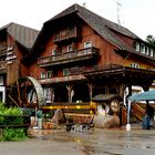 Es steht eine Mühle im Schwarzwälder Tal