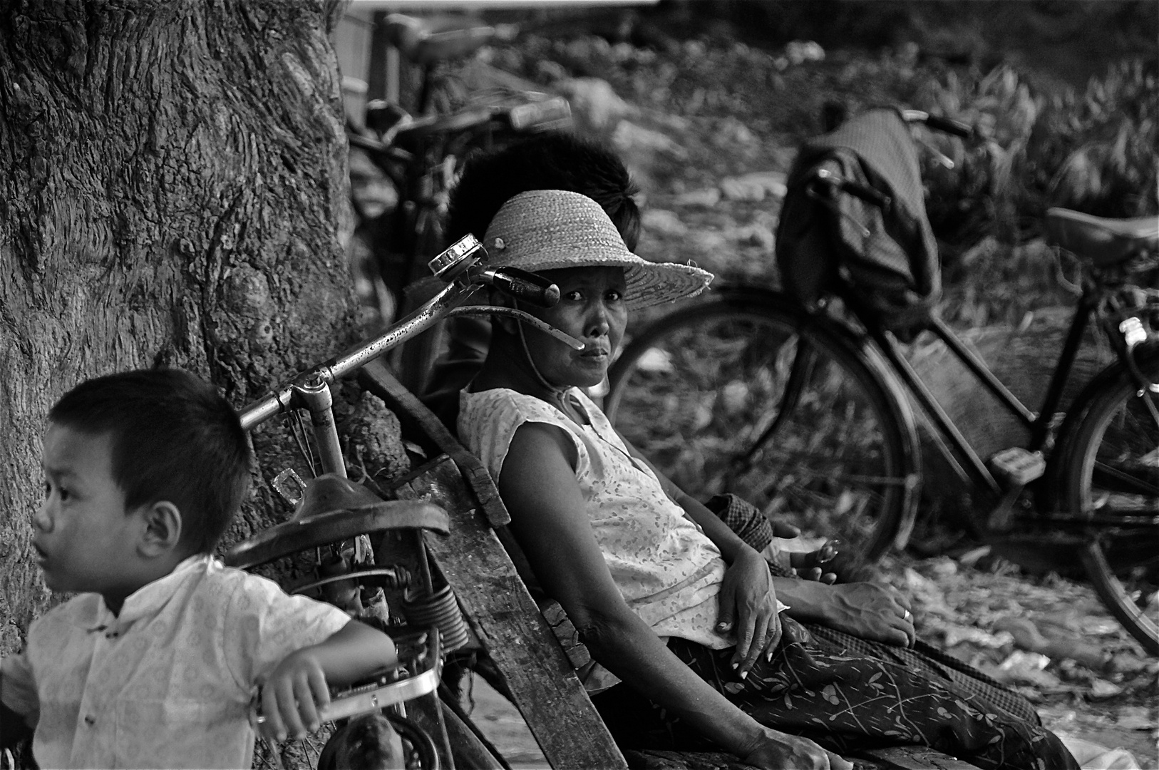 es war einer DER blicke der ganzen reise, amarapura, burma 2011