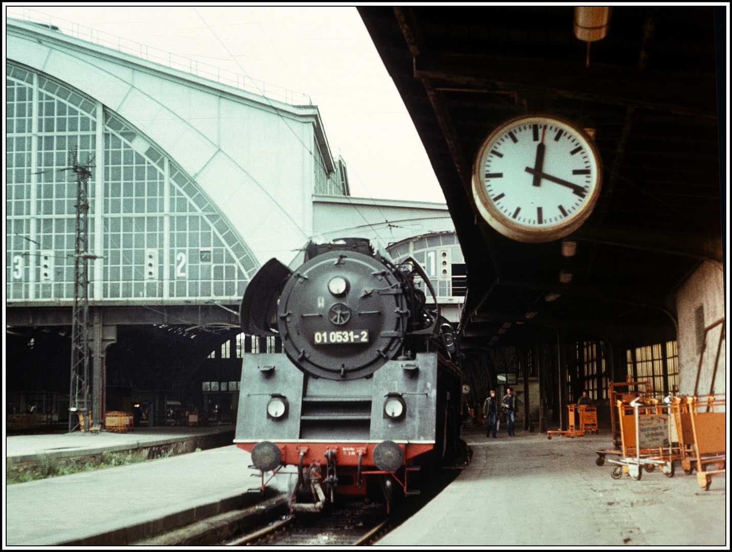 Es war einmal 01 0531 auf Gleis 1 im Hbf. Leipzig vor P 3025