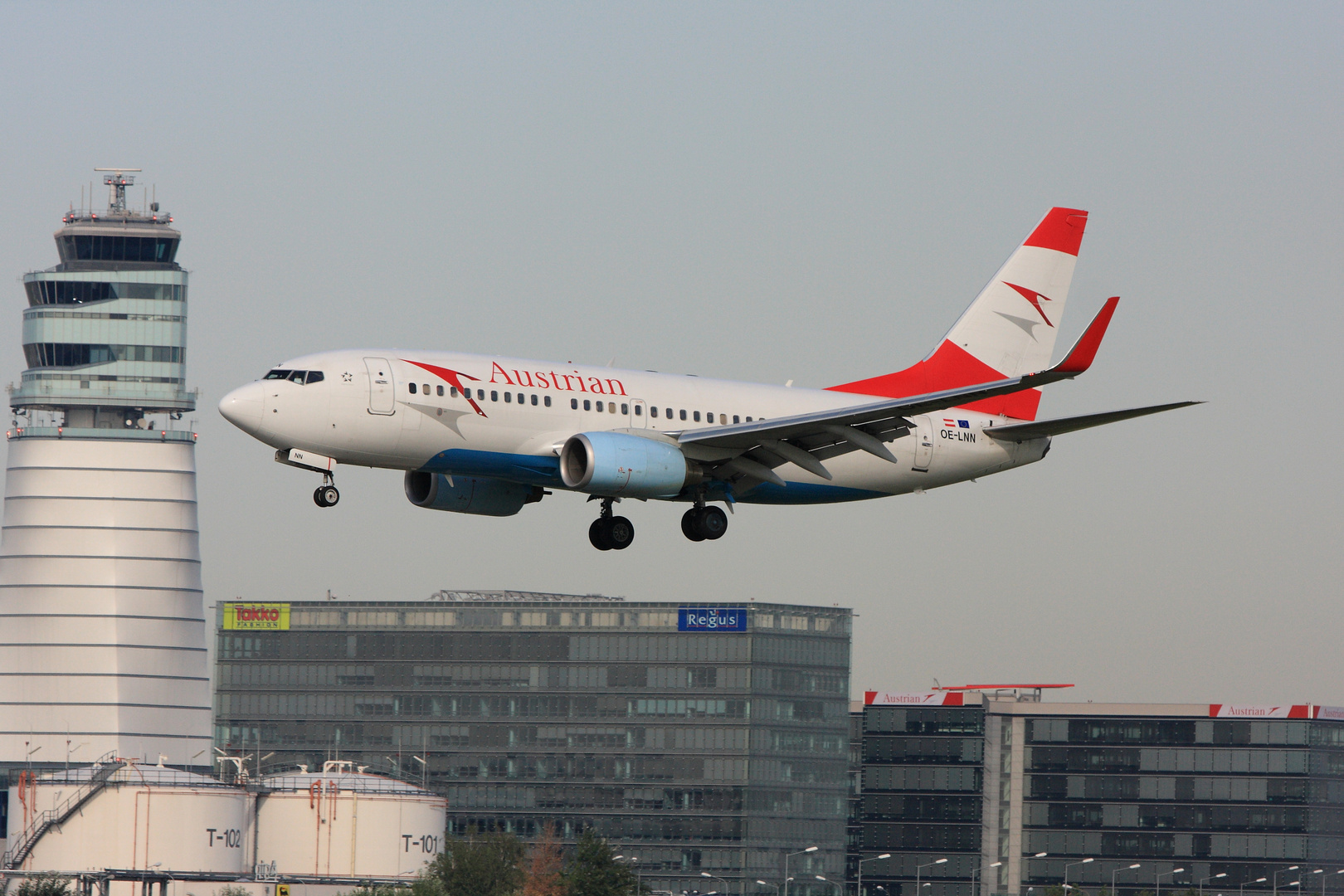 ES war einmal, OE-LNN B 737-700... Austrian