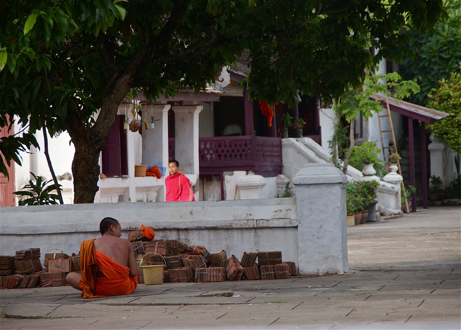 es waren zwei klöster, getrennt nur durch eine mauer, luang prabang 2010