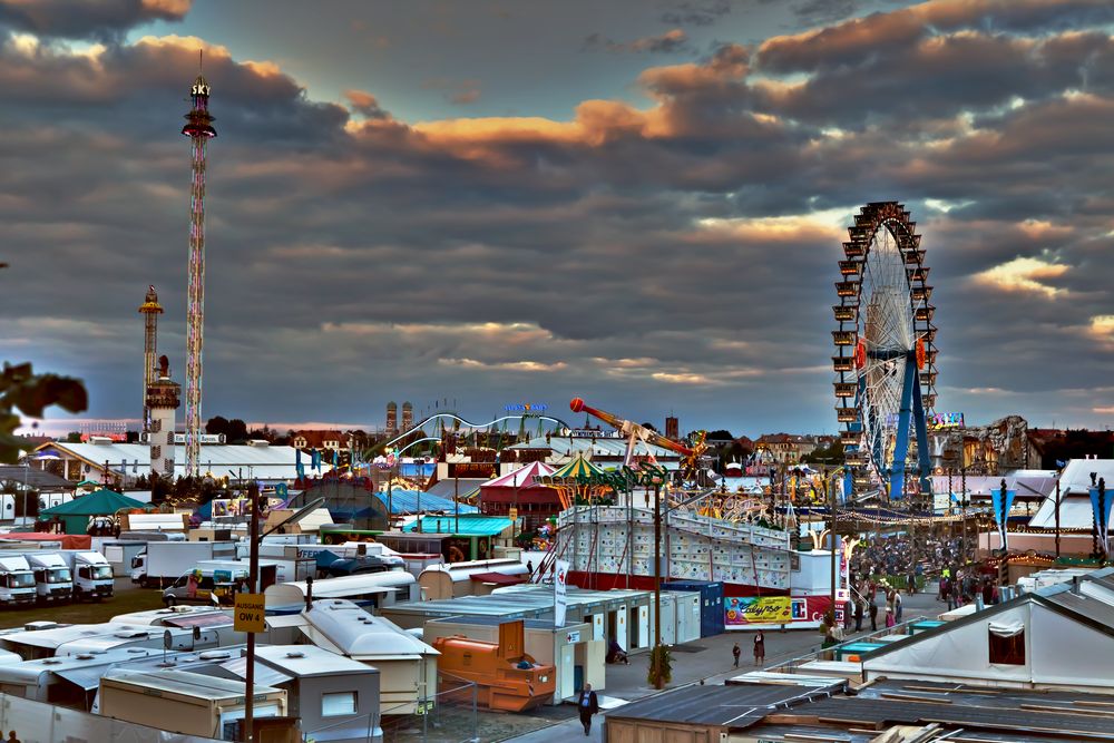 Es wird Abend auf der Wiesn