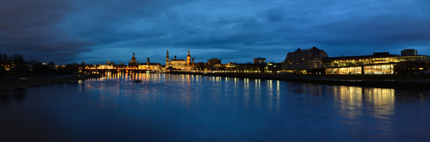 Es wird Abend in Dresden