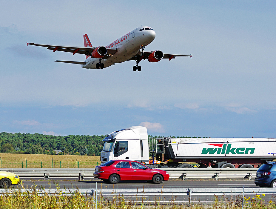 Es wird eng ... .Landeanflug Berlin Schönefeld (natürlich "alt")