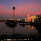 es Wird langsam Nacht im Medienhafen Düsseldorf