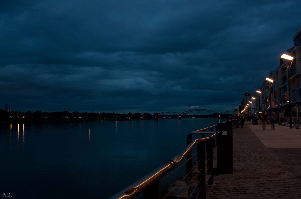 Es wird Nacht am Rhein !!!