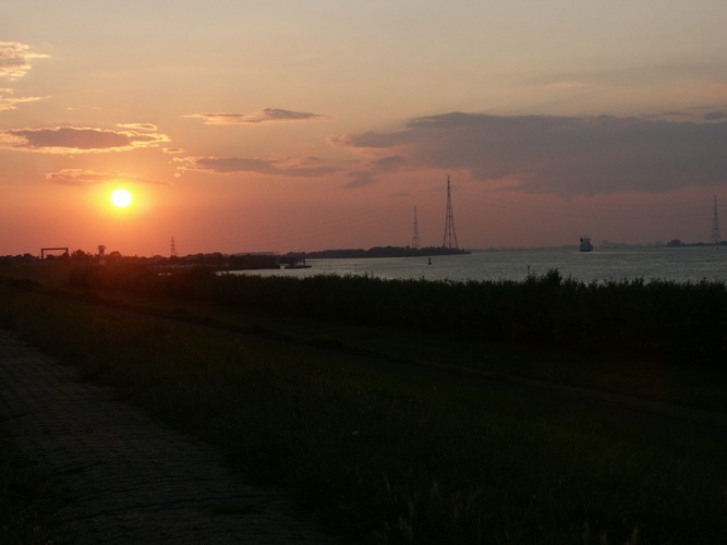 Es wird Nacht an der Elbe