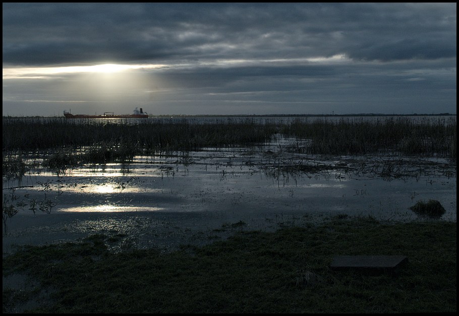 es wird nacht an der elbe