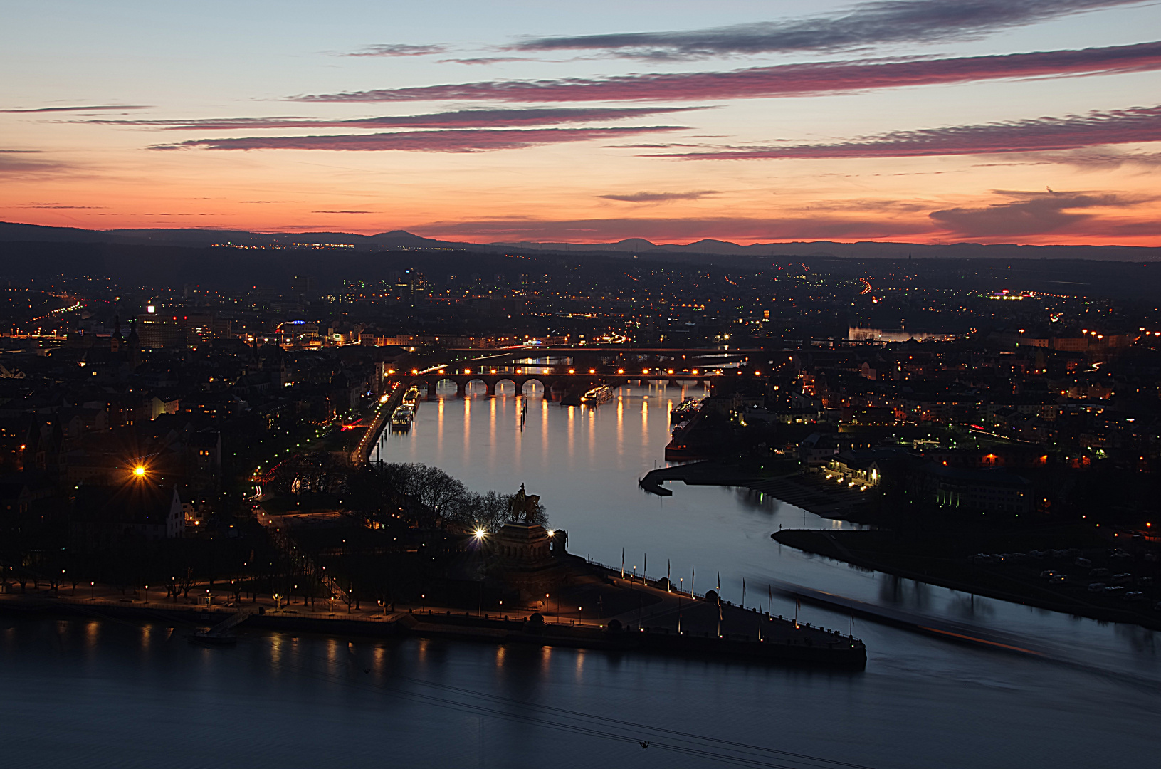 Es wird Nacht über dem Deutschen Eck