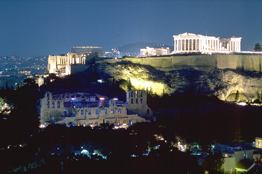 Es wird Nacht über der Akropolis