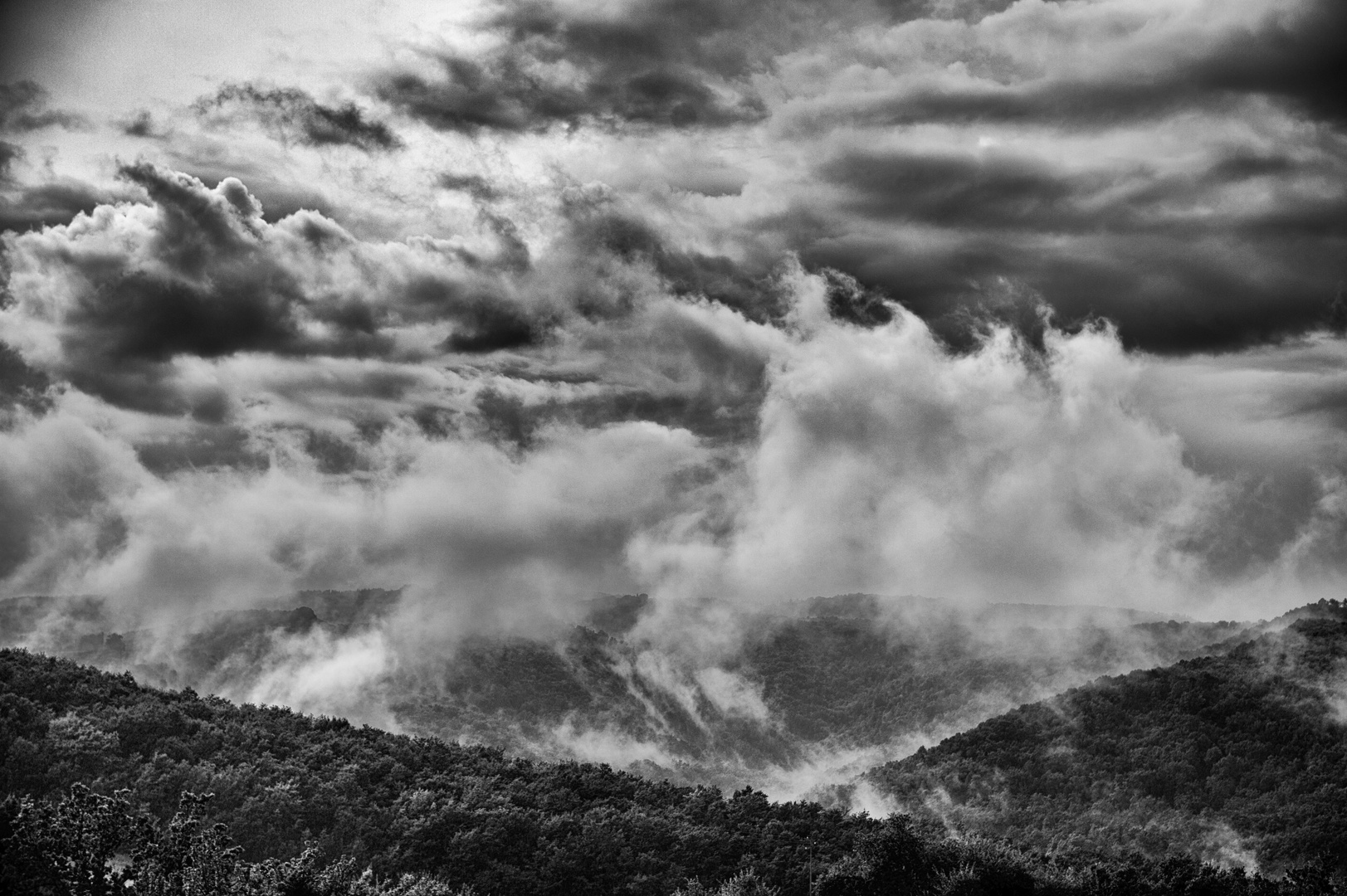 es zieht ein Gewitter auf-Toskana Herbst 2014