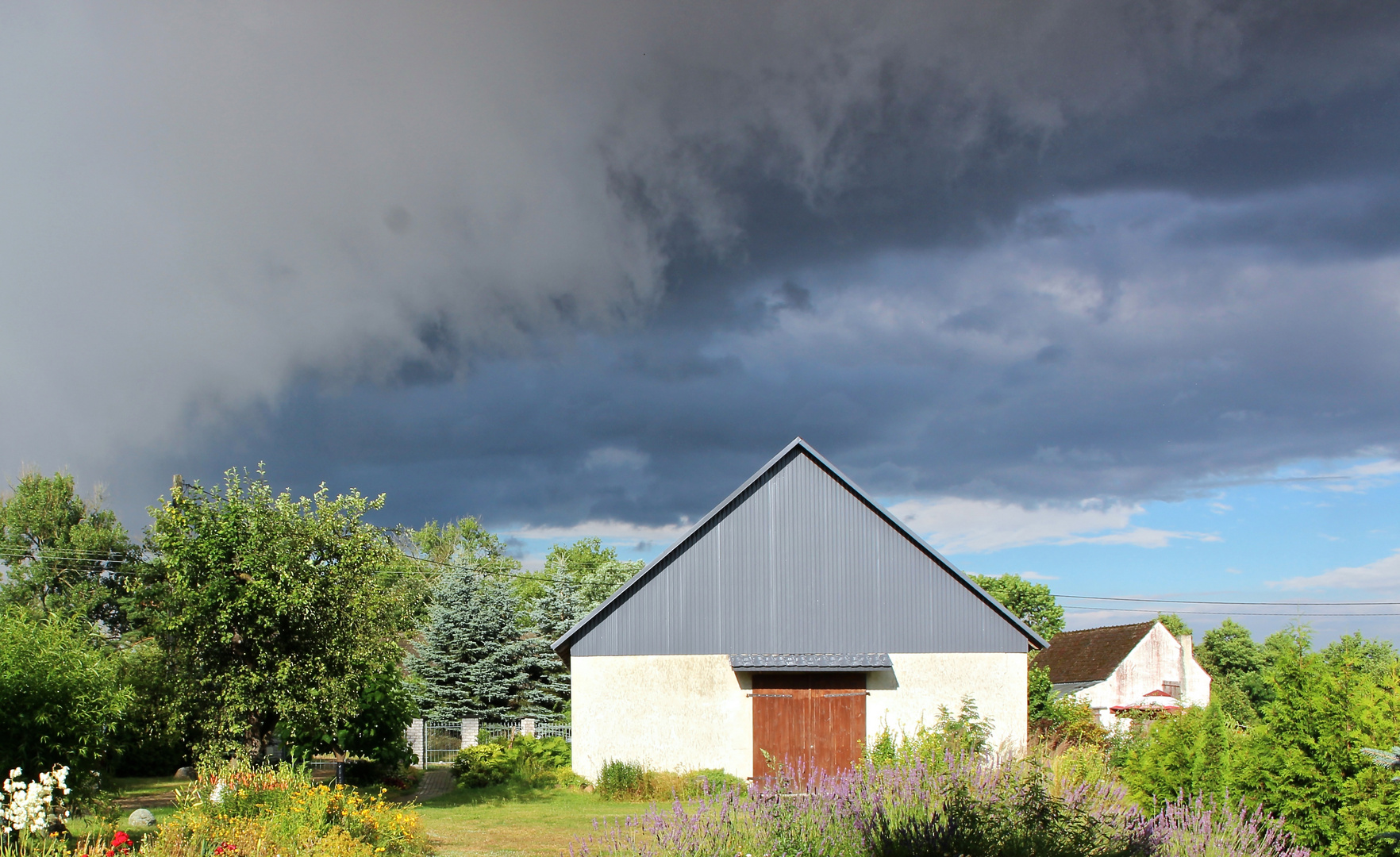 es zieht ein Gewitter ein....