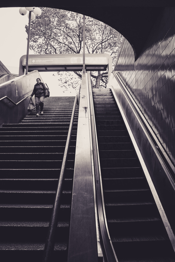 ESCALATOR.