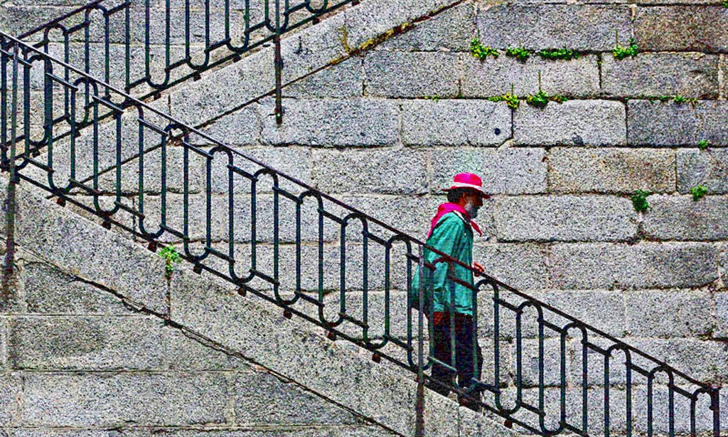 Escalera con hombre.