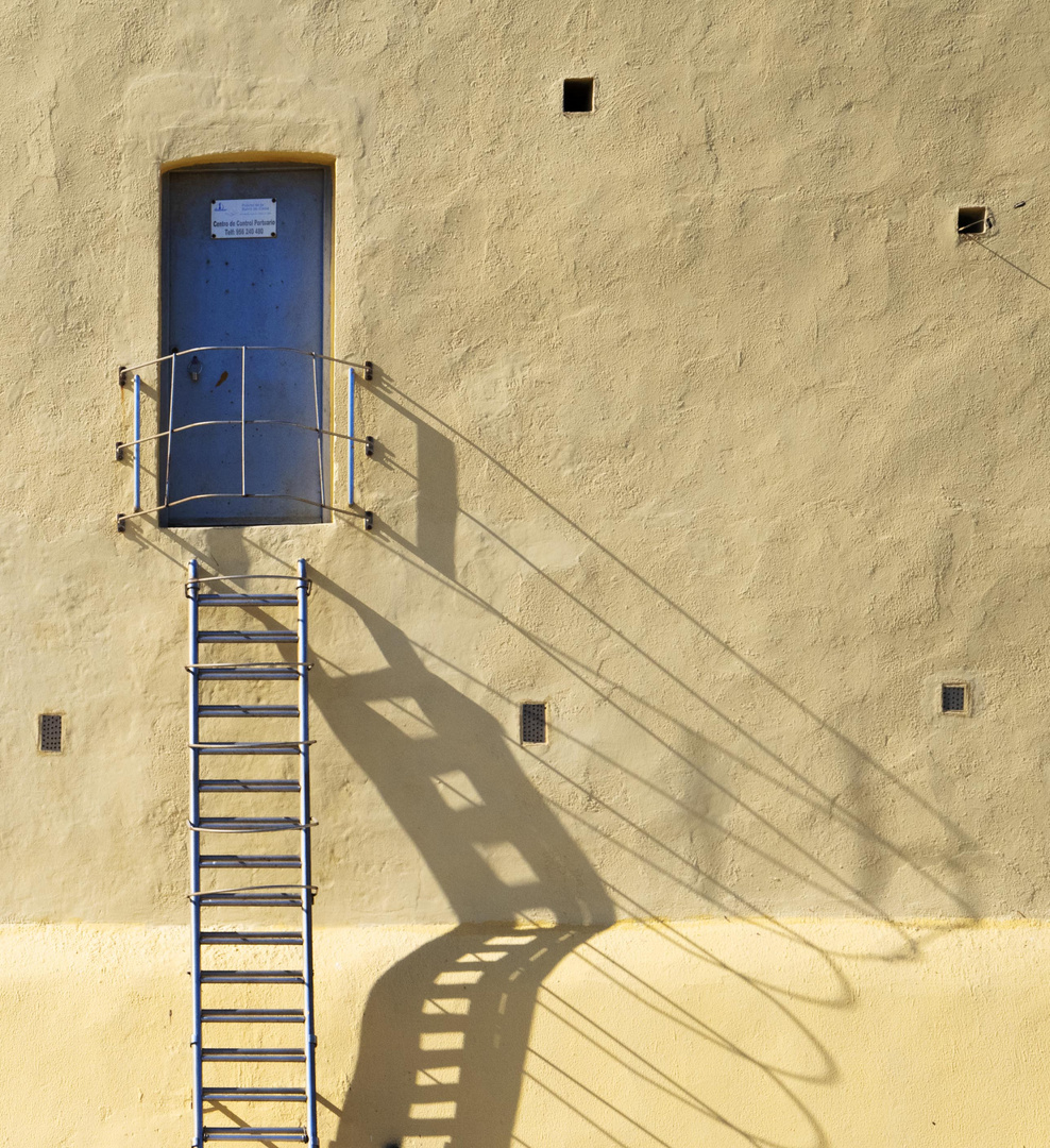 Escalera con sombras