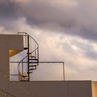 Escalera de caracol en la tarde