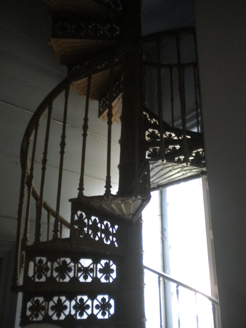 ESCALERA DE HIERRO