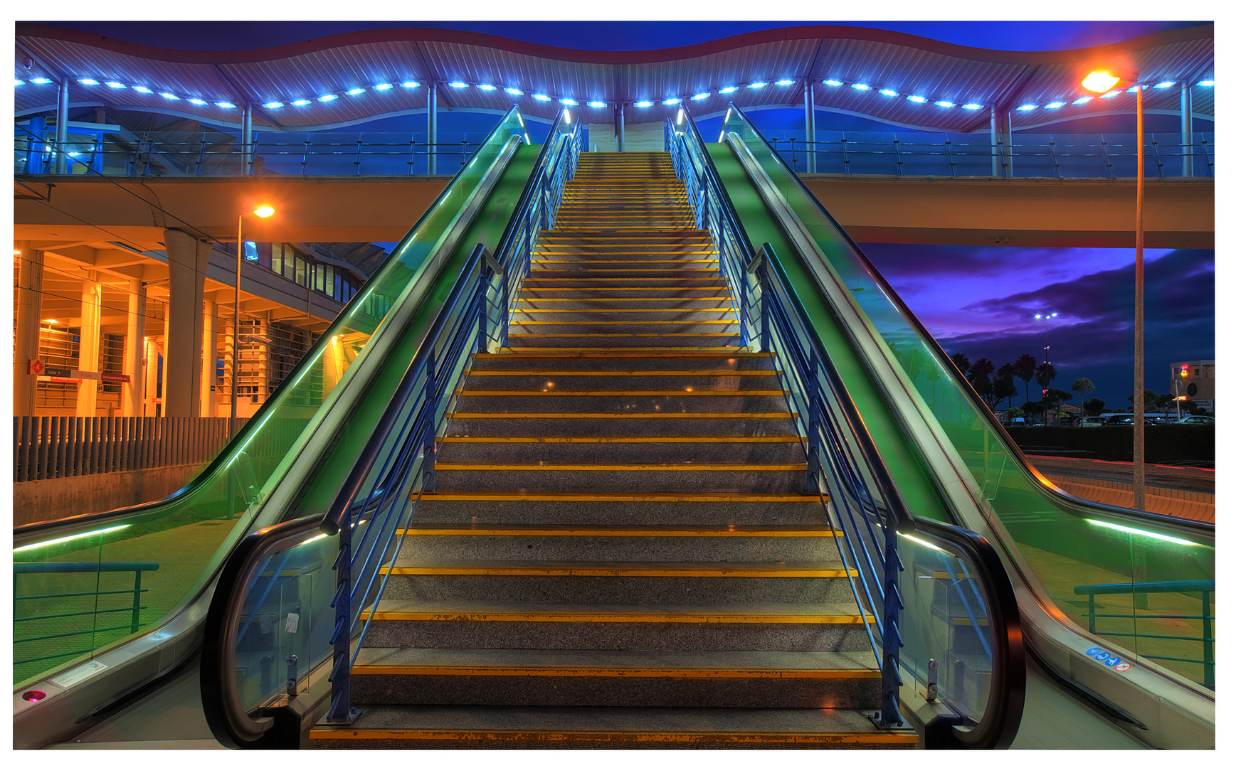 Escalera de la estacion Bahia Sur