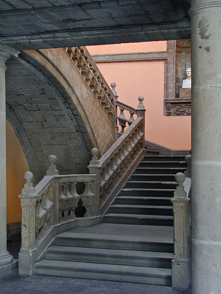 Escalera del Museo de San Carlos en México