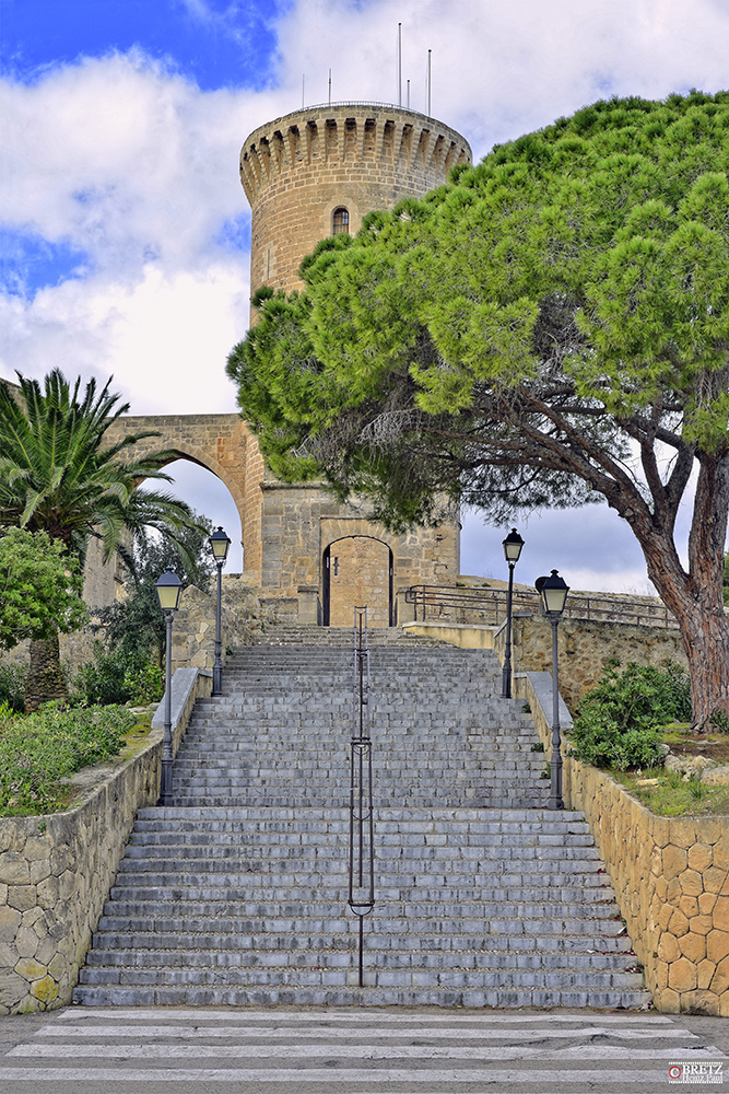 Escaleras al Castillo de Bellver