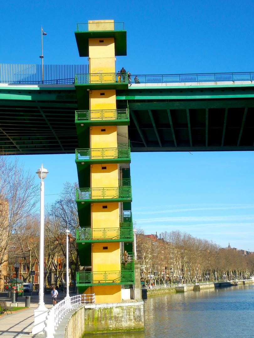 Escaleras en Puente de la Salve.