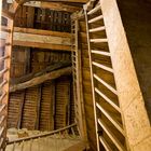 Escalier de la Galerie Va Bene à La Romieu  -  Treppenhaus von der Va Bene Kunstgalerie in La Romieu