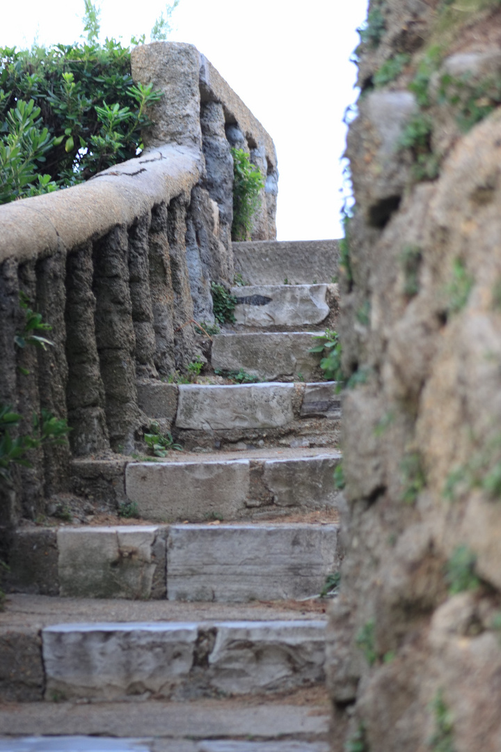 ESCALIER EN PIERRE