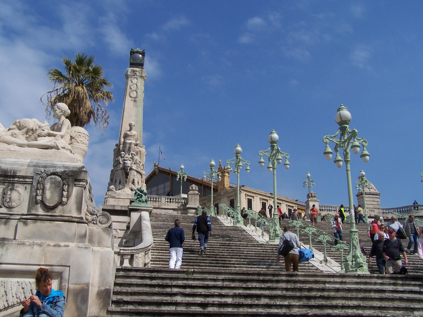 Escalier monumental de la gare de Marseille-Saint-Charles (Bouches-du-Rhône).