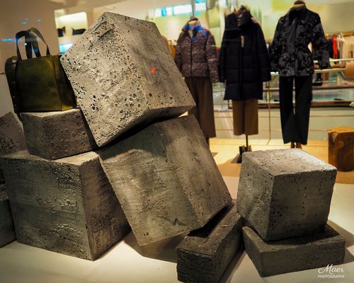 Escaparate de Adolfo Domínguez