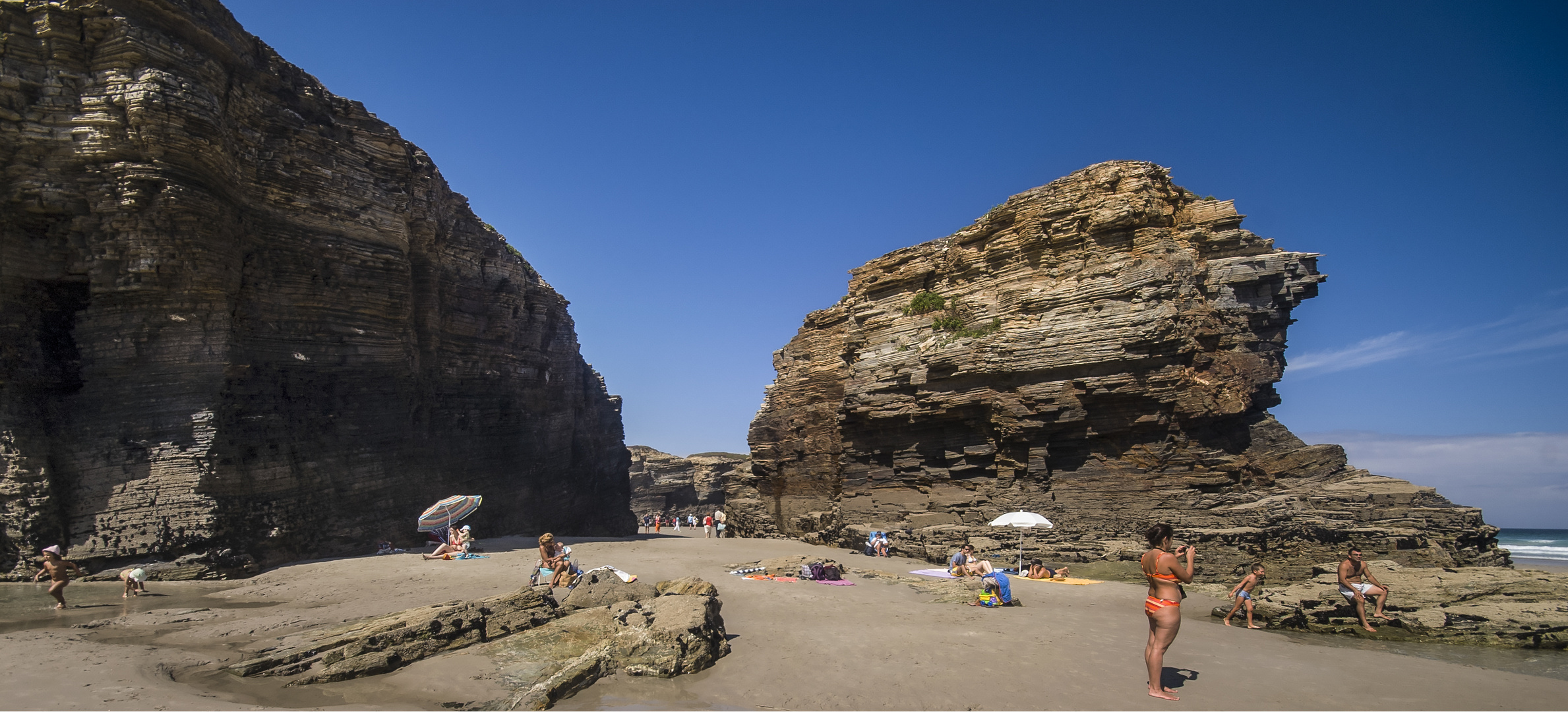 ESCENAS EN LA PLAYA DE LAS CATEDRALES