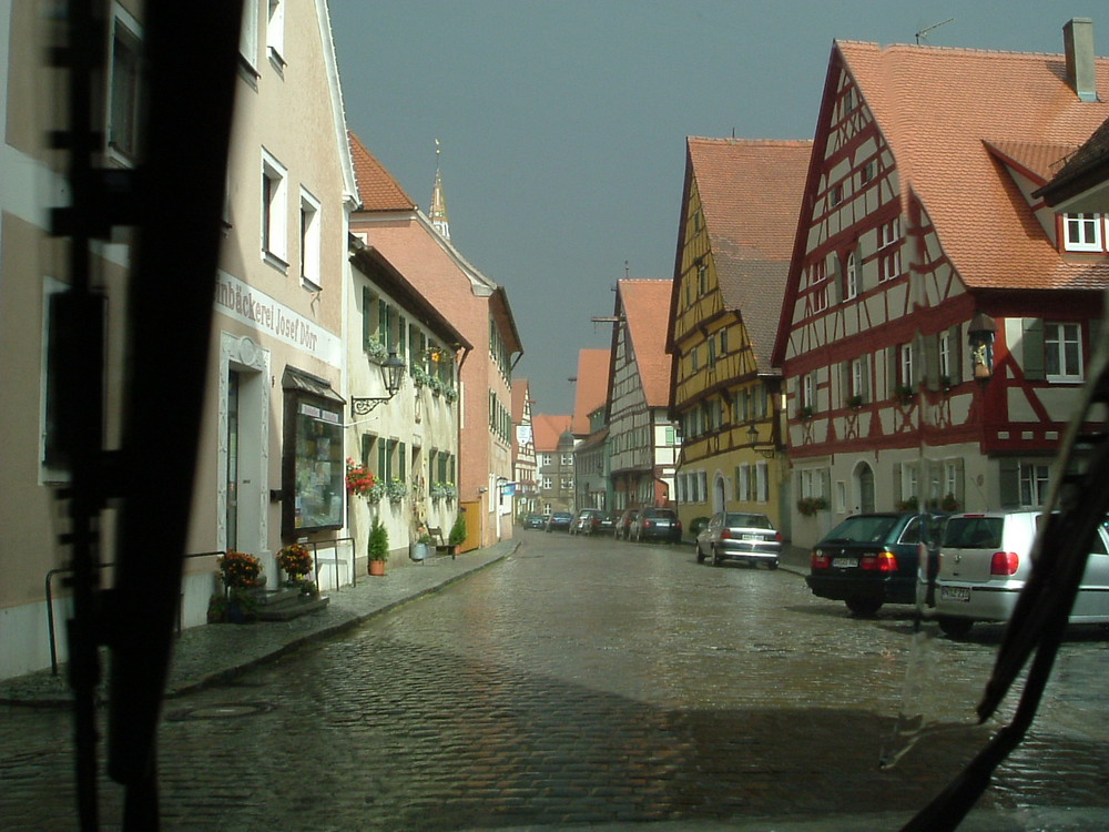 Eschabach bei Regen mit Scheibenwischer in Betrieb