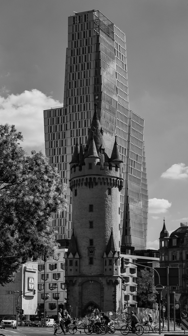 Eschenheimer Turm vorm Nextower, Frankfurt