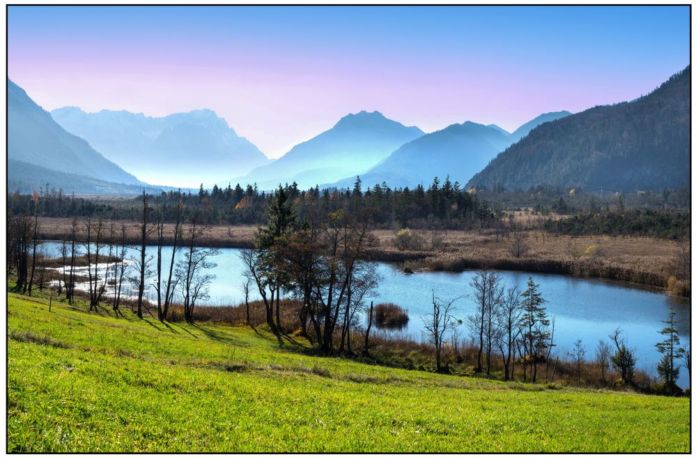 Eschenlohe-Blick übers Loisachtal ( PFRÜHLMOOS ) auf die Zugspitze