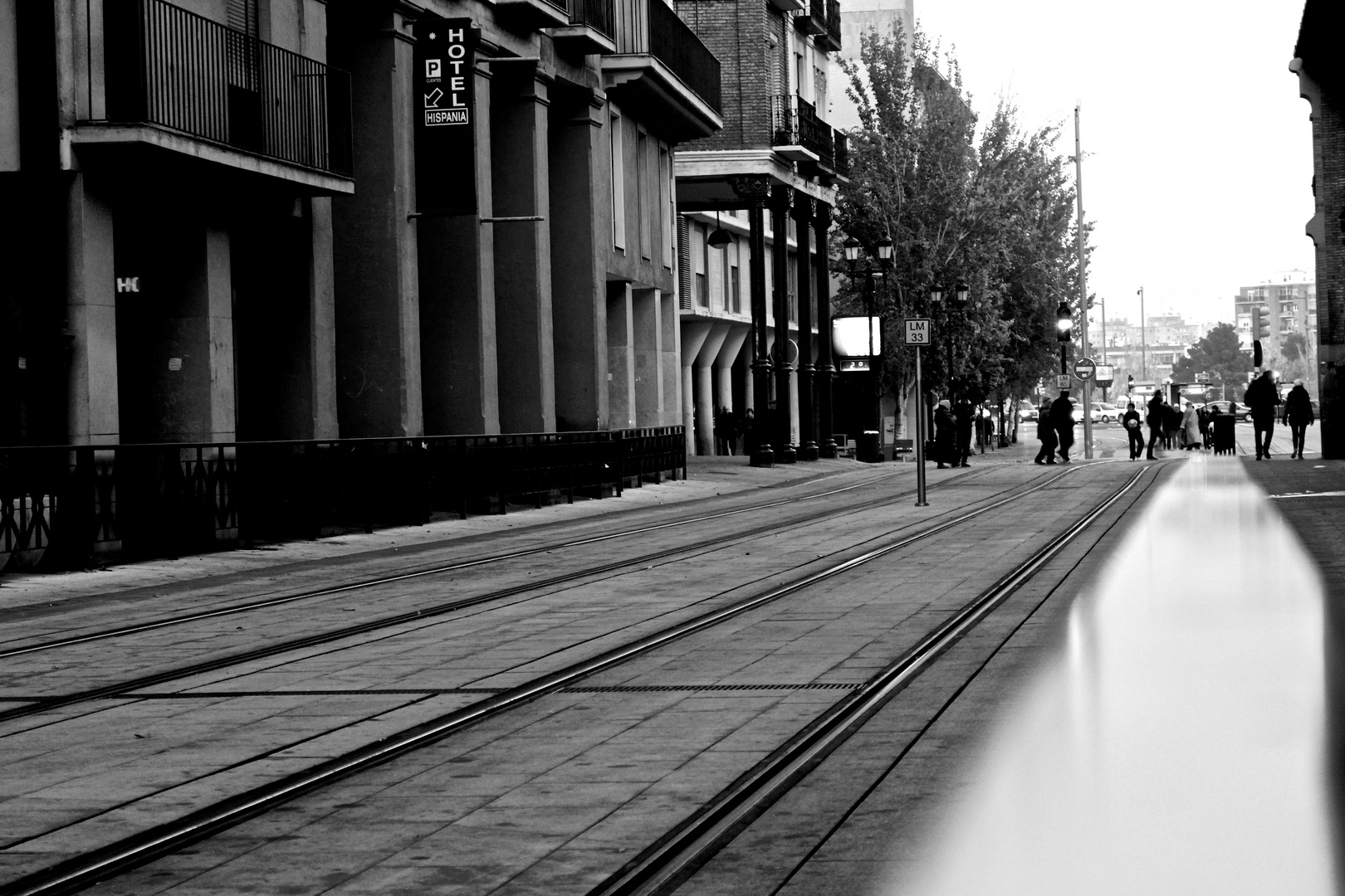 esperando el tranvia